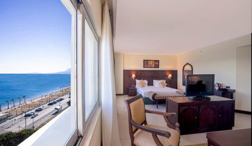 1King Bed junior Suite Sea Front