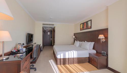 1 King Bed Standard Side Sea View