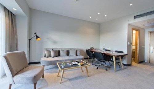 Business Suite with Sea View