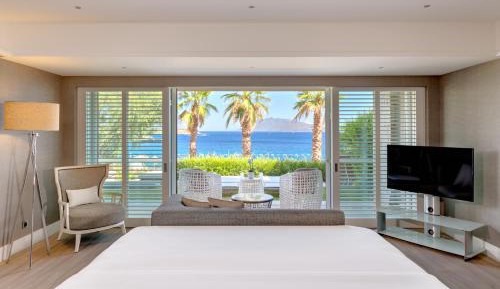 Deluxe Marine Suite, Suite, 1 King, Seafront, Balcony