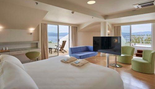 Suite with Hot Tub