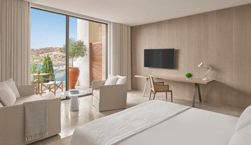 Premier King Room with Sea View and Balcony