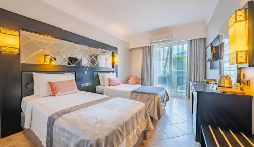 Double or Twin Room with Sea View