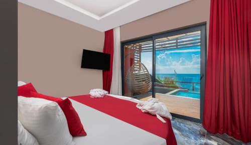 Deluxe Suite with Spa Bath