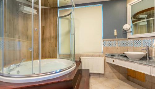 Grand Suite with Jacuzzi