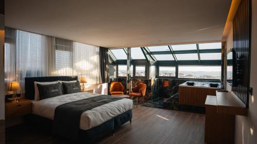 Suite with Hot Tub