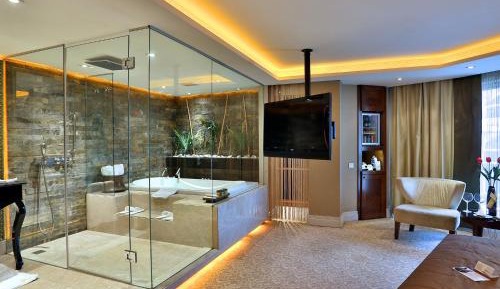 Corner Suite