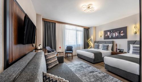 Deluxe Family Room