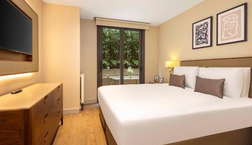 Suite with Garden View