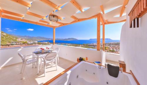 Deluxe Suite with Sea View