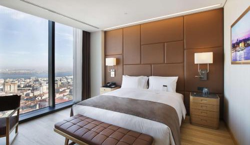 Premium King Room with Lake View