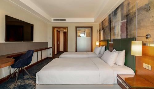 Twin Guest Room with Lake View and Terrace