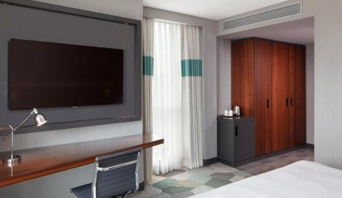 Corner Twin Deluxe Room, Deluxe Guest room, City view