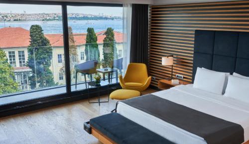 Junior Suite with Terrace and Bosphorus View