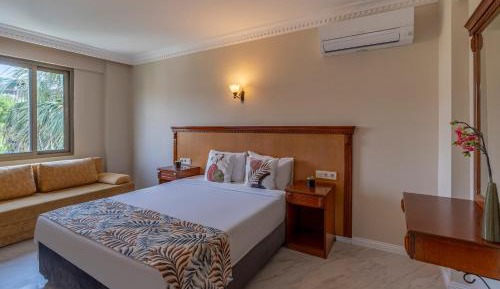 Suite with Garden View
