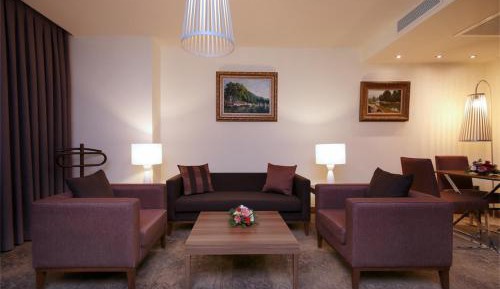 Deluxe Suite