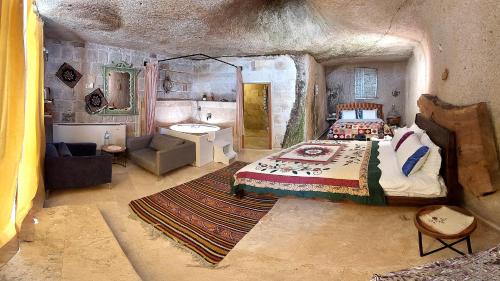 Family Room with Mountain View