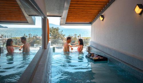 Premium Suit with Pool