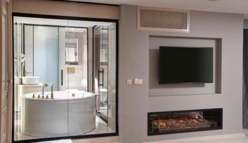 Executive Junior Suite with Bathtub & Fireplace