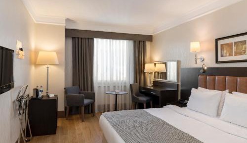 Standard Queen Room