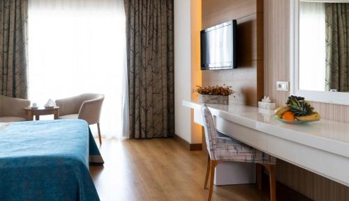 Double or Twin Room with Partial Sea View