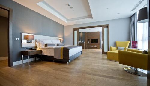 One Bedroom Suite 