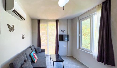 Apartment with Mountain View