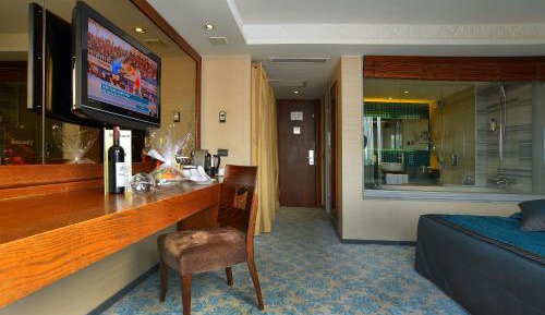 Executive Double Room with Bath and Balcony