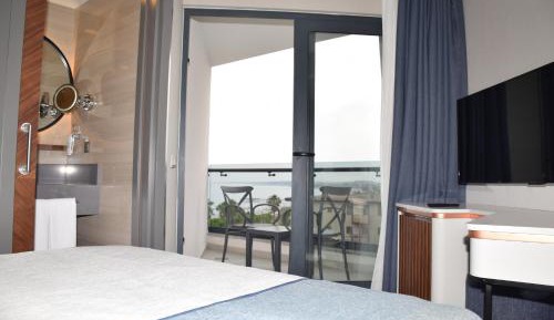Double or Twin Room with Sea View