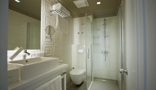 Deluxe Suite with Kitchen - Sea and Pool View