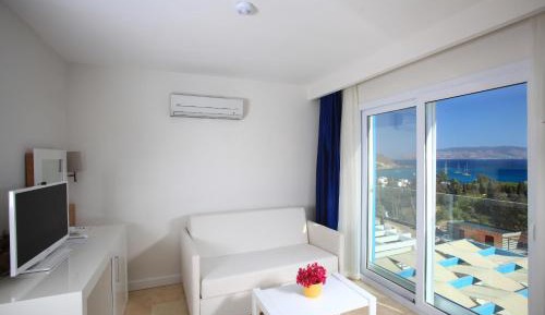Club Room with Sea View