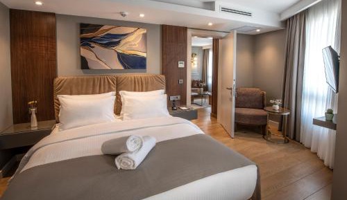 Deluxe Suite