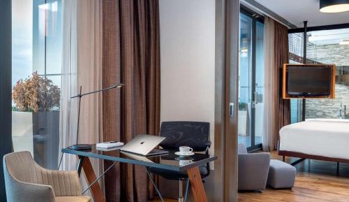 Presidential Suite with Terrace and City View
