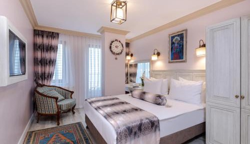 	Standard Double Room with Private Bathroom