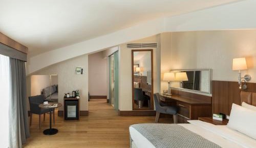 Queen Suite with Balcony