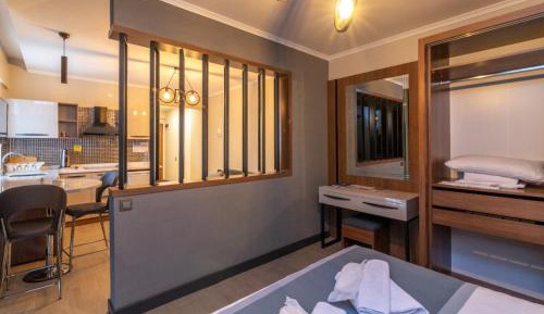 Deluxe Studio