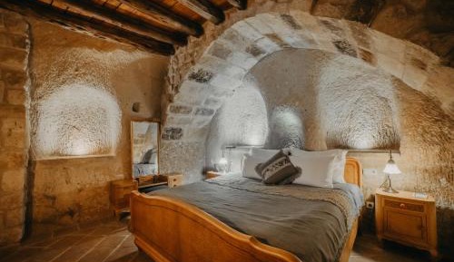 King Cave Suite