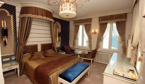 One-Bedroom Suite with Sea View