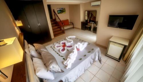 Family Room with Garden View
