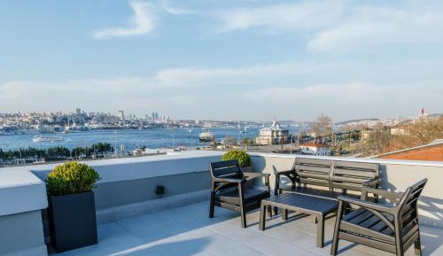 Deluxe Double Room with Balcony and Sea View