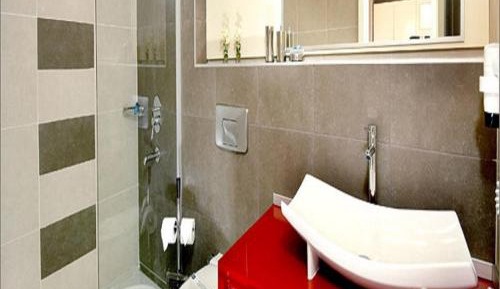 Honeymoon Suite