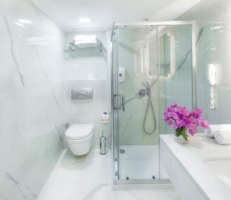Junior Suite with Pool View