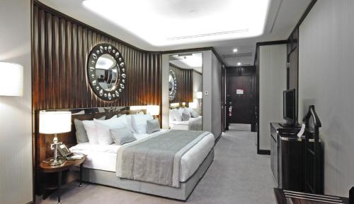Standard King Room with Club Lounge Access - High Floor/Smoking