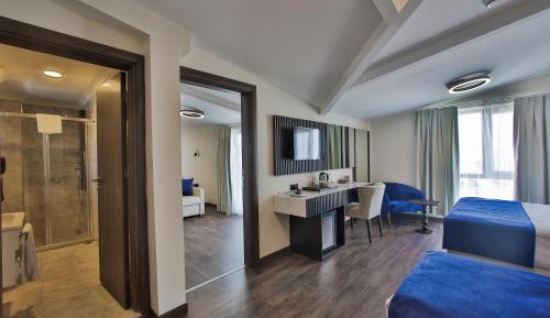 Superior King Suite
