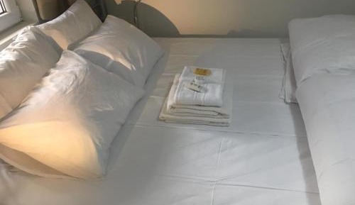 Double Room with Private Bathroom - Basement