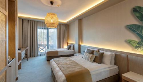 Deluxe Triple Room with Sea View