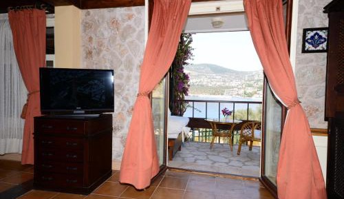 Double Room with Balcony and Sea View