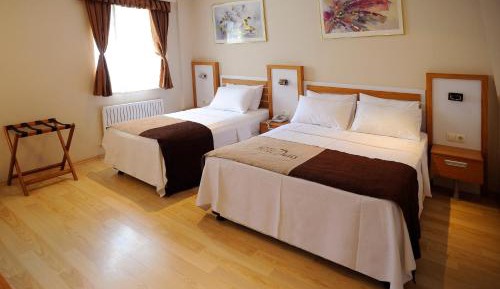 Deluxe Room (2 Adults + 1 Child)