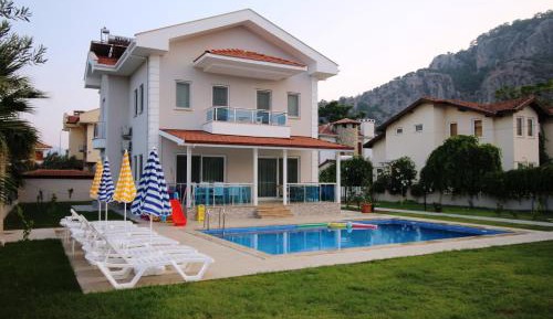 Villa with Garden View