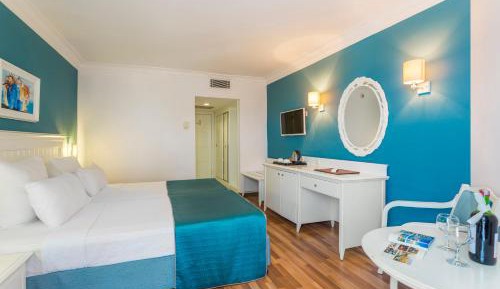 Standard Room Pool & Sea View